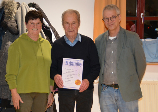 Alois Butz für 70 Jahre Mitglied des GV Roßwangen geehrt