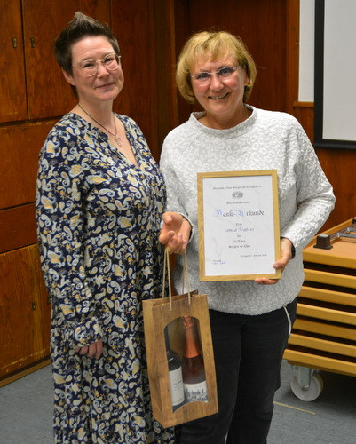 Senta Mattes f&uuml;r 20 Jahre Singen im Chor geehrt