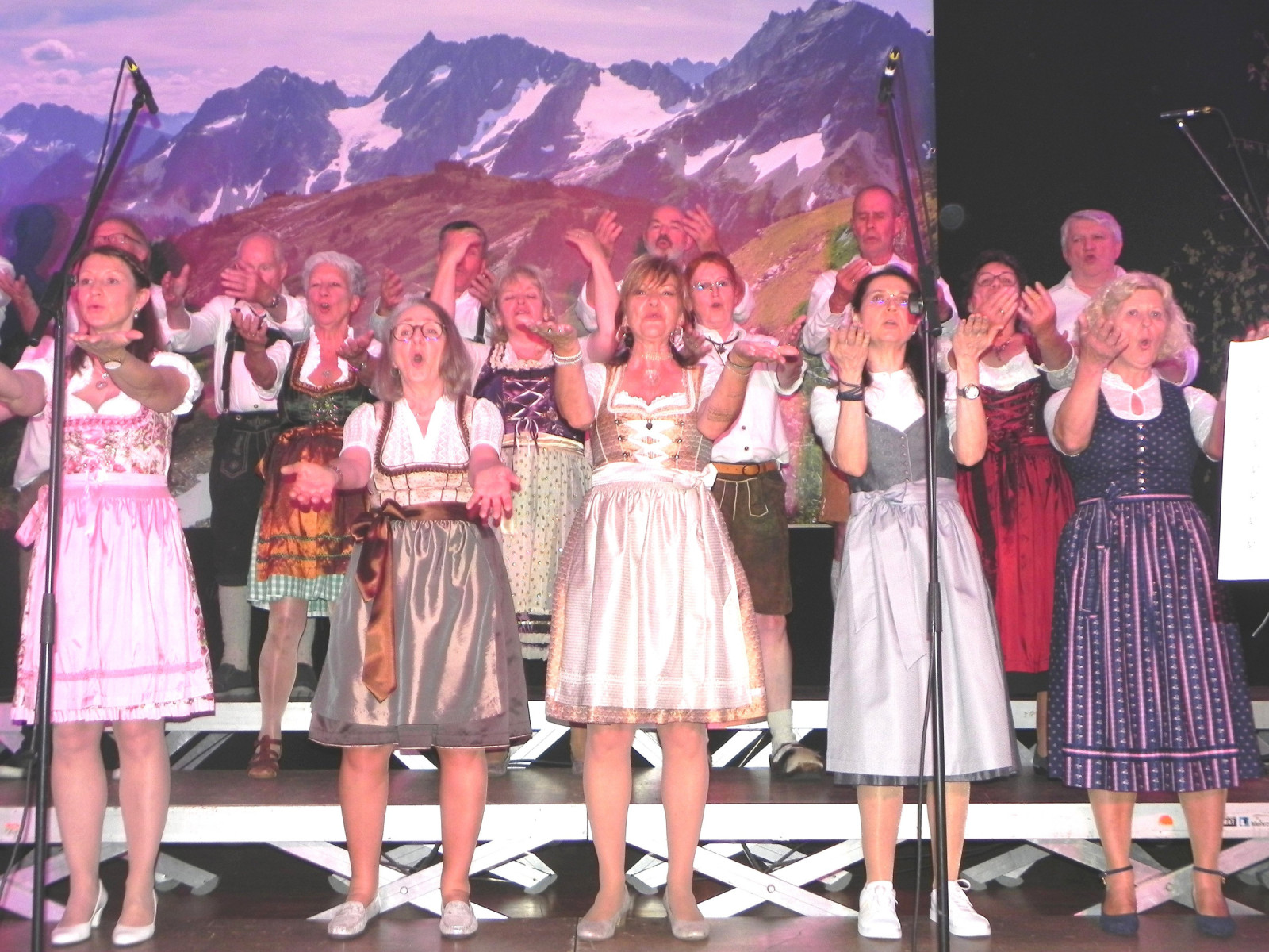 Volle H&uuml;tte bei der H&uuml;ttengaudi